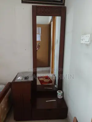 ড্রেসিং টেবিল
