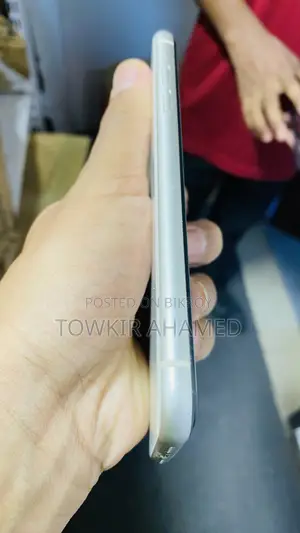অ্যাপল আইফোন ১১ ১২৮ জিবি সাদা