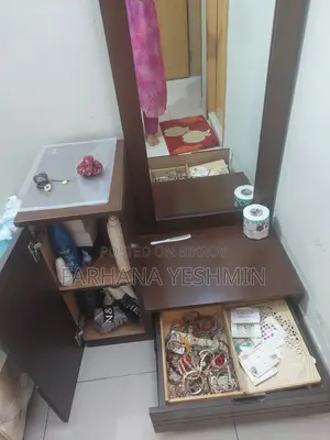 ড্রেসিং টেবিল