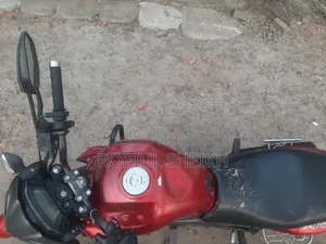 Honda CB 2016 Red