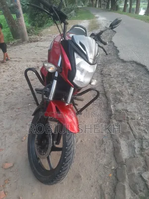 Honda CB 2016 Red