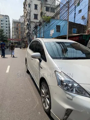 Toyota Prius Five 4-door Hatchback (1.8L 4-cylinder gas/electric hybrid CVT)