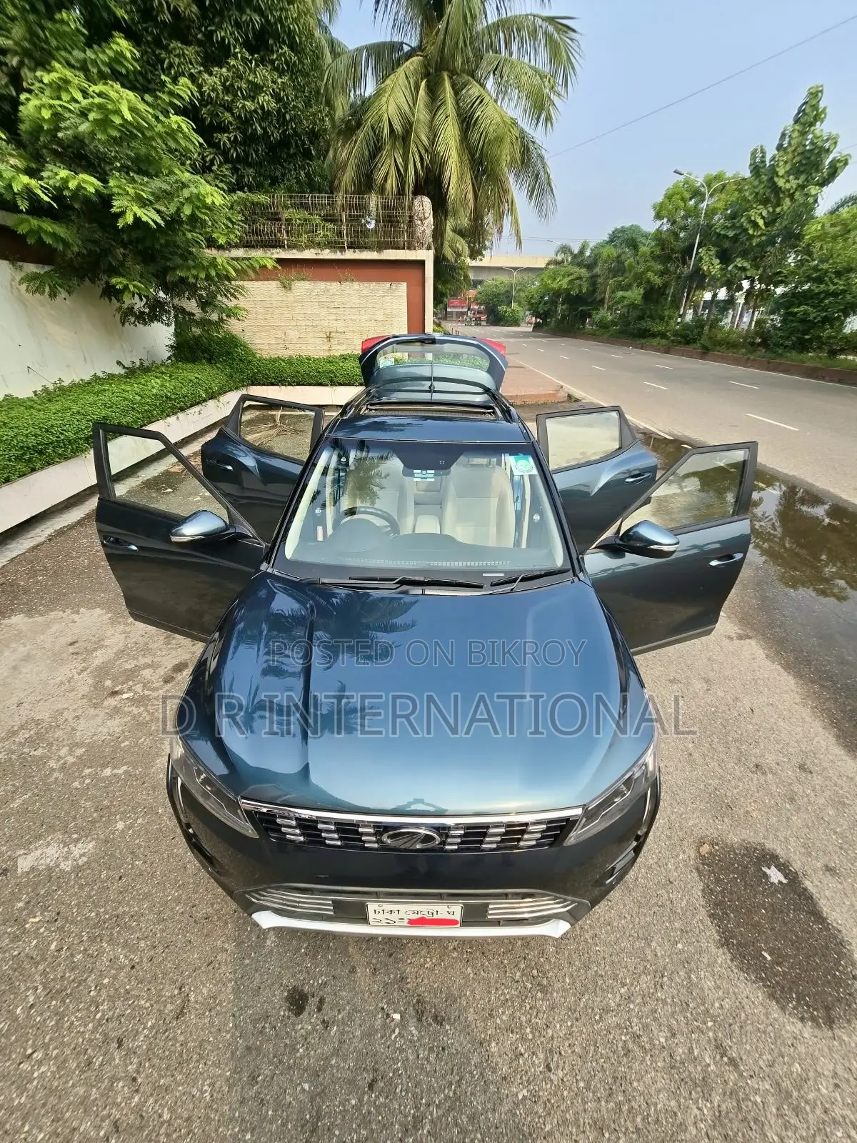 Mahindra XUV500 2021 Gray