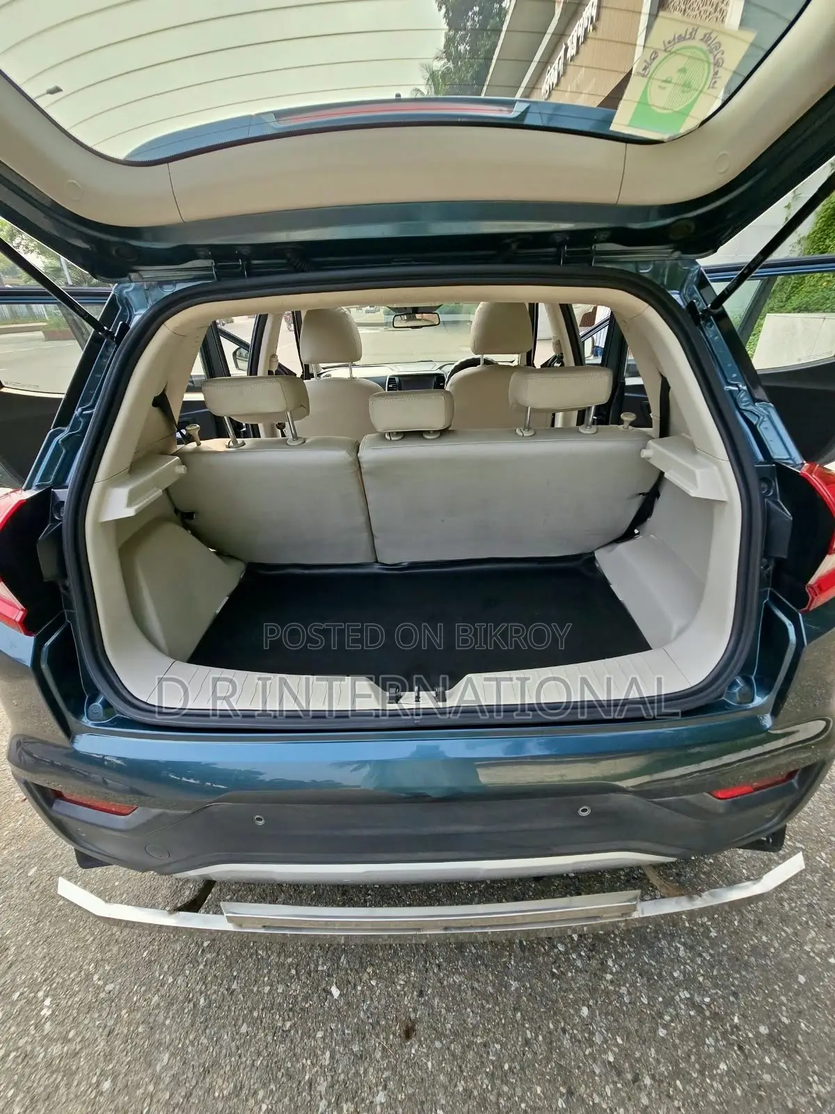 Mahindra XUV500 2021 Gray