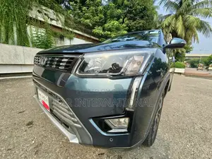 Mahindra XUV500 2021 Gray