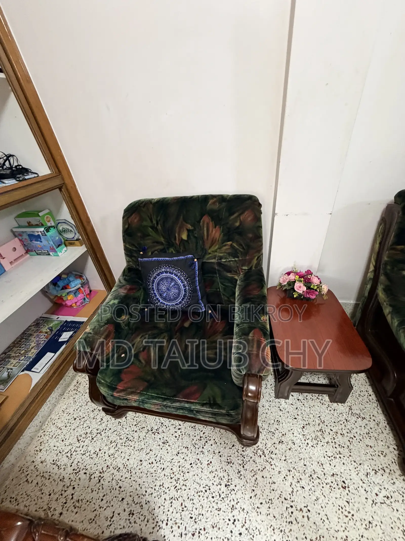 Velvet Sofa With Center Table