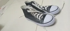 হাই টপ ক্যানভাস জুতো