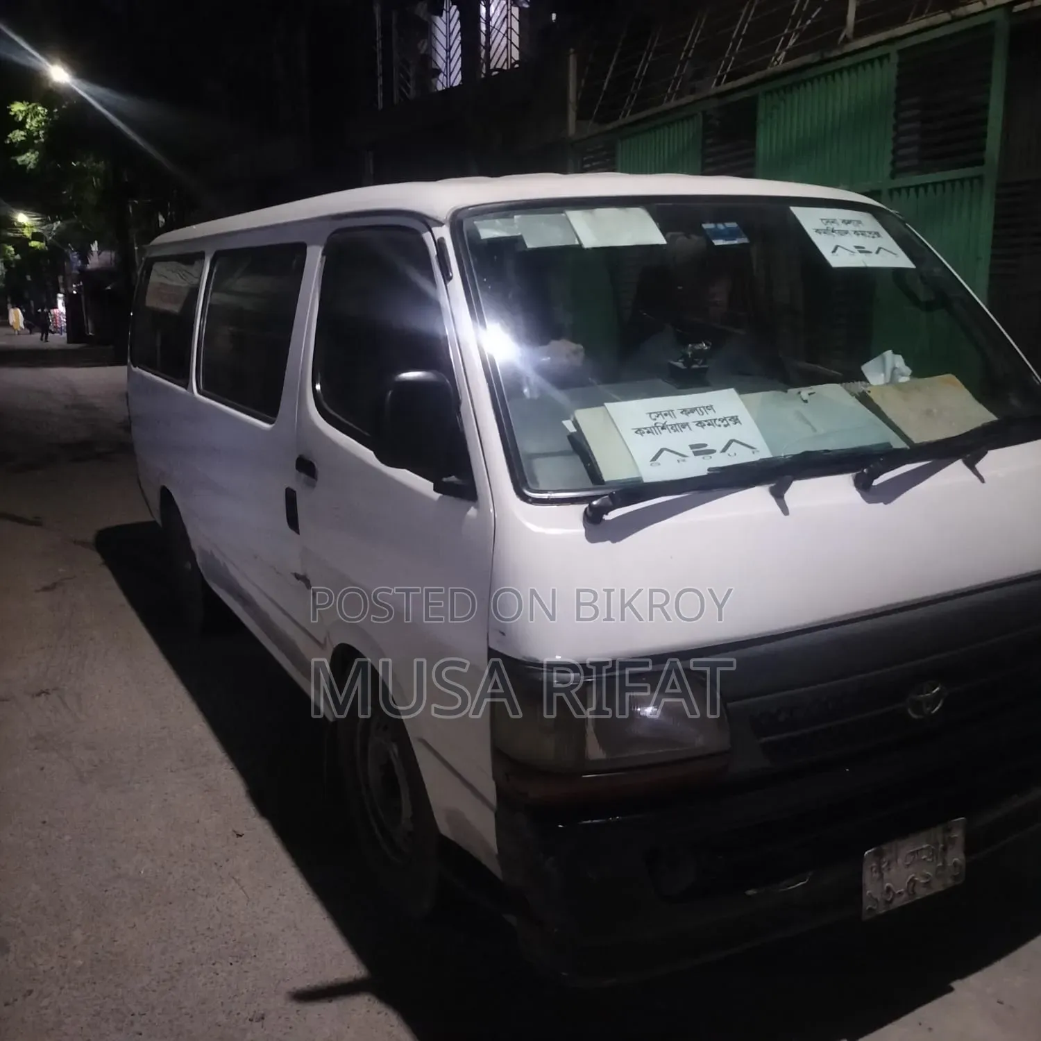 Toyota HiAce 2004 White