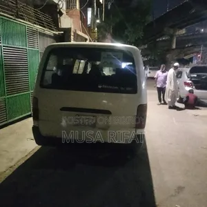 Toyota HiAce 2004 White