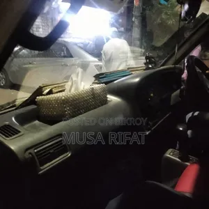 Toyota HiAce 2004 White