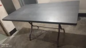 ডাইনিং টেবিল