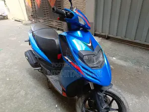 এপ্রিলিয়া এসআর ২০২০ নীল