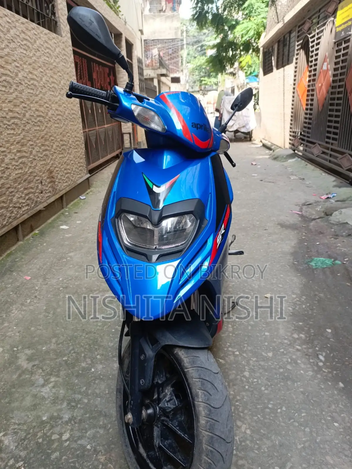 এপ্রিলিয়া এসআর ২০২০ নীল