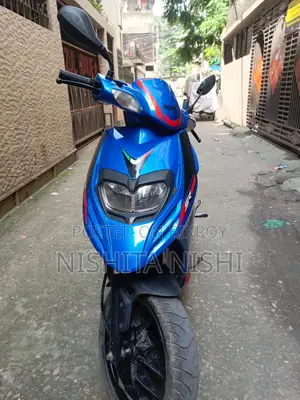 এপ্রিলিয়া এসআর ২০২০ নীল