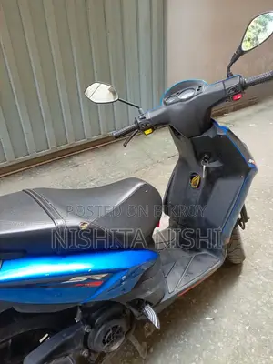 এপ্রিলিয়া এসআর ২০২০ নীল