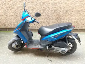 এপ্রিলিয়া এসআর ২০২০ নীল