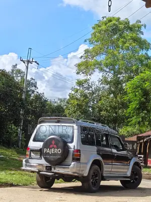 Mitsubishi Pajero 1990 Red