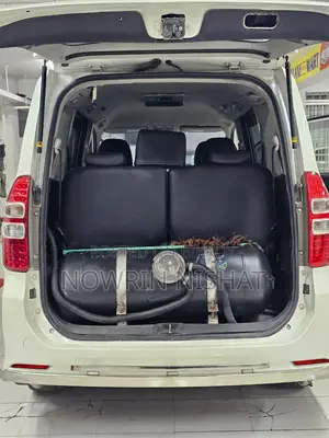 Toyota Noah 2.0 AWD (7 Seater) 2015 Pearl