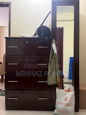 শোকেস, আলমারি, টেবিল ইত্যাদি