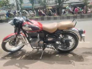 Royal Enfield Classic 350 2025 Red