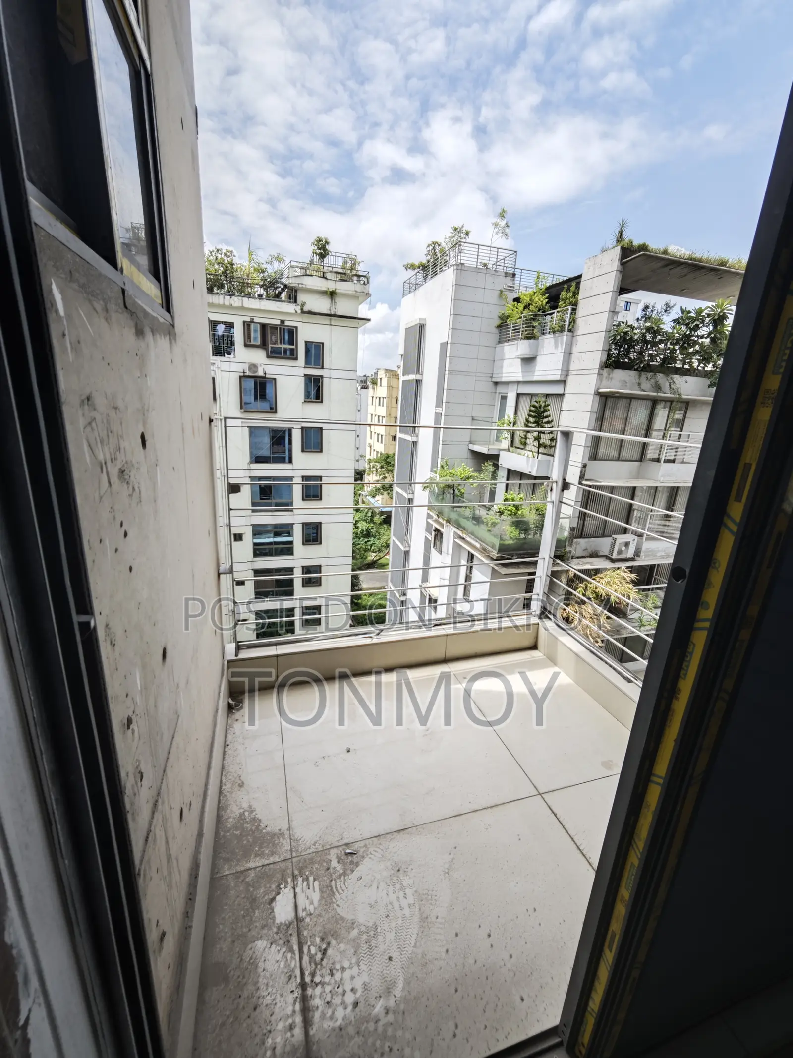 4 Bedroom Apartment in Basundhara for sale