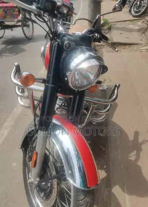 রয়েল এনফিল্ড ক্লাসিক ৩৫০ ২০২৫ লাল