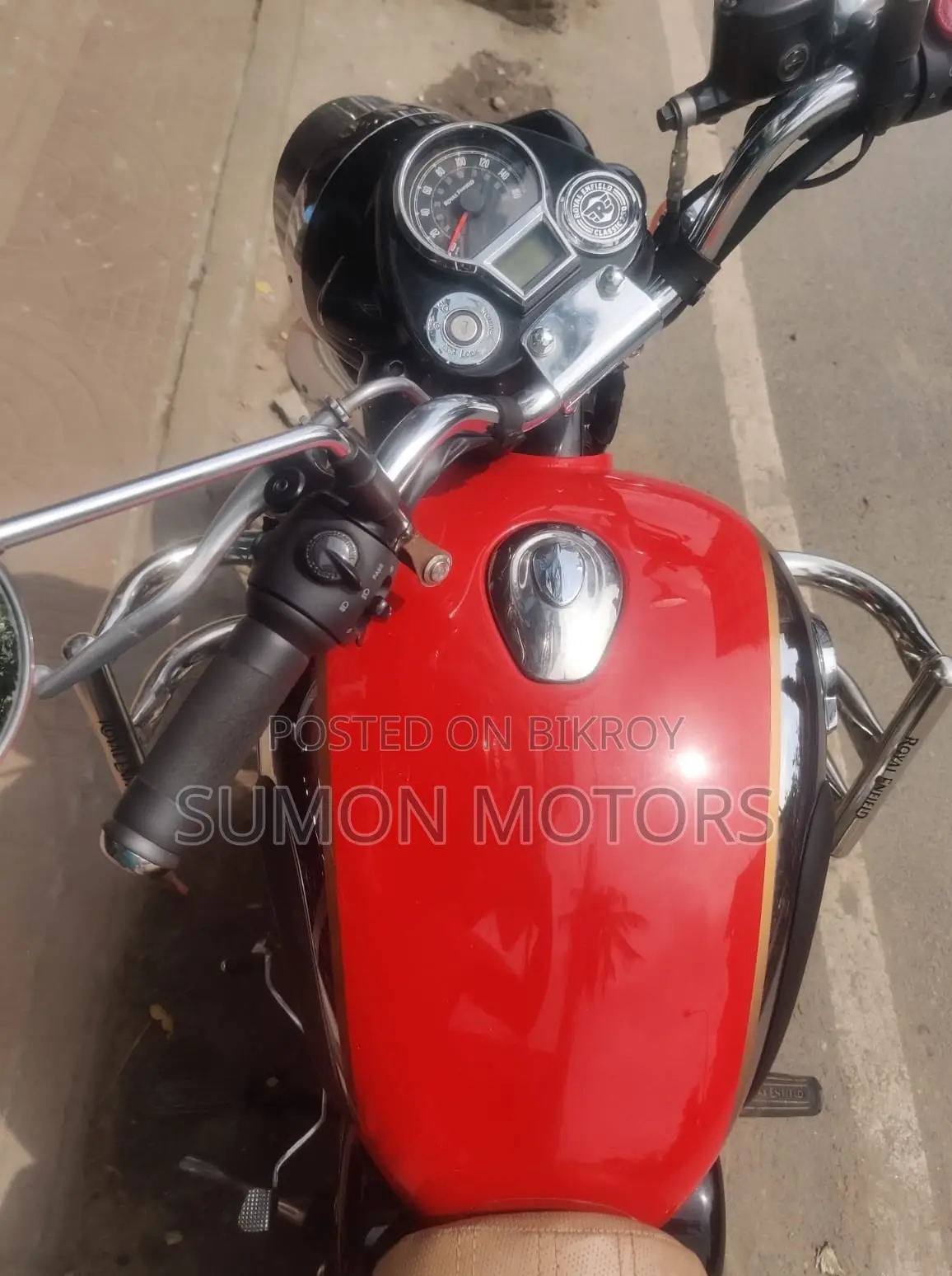 রয়েল এনফিল্ড ক্লাসিক ৩৫০ ২০২৫ লাল