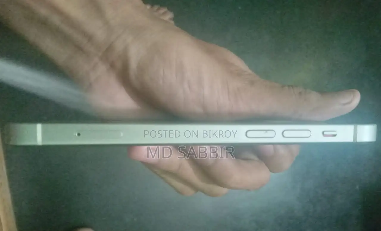 অ্যাপল আইফোন ১২ ৬৪ জিবি সাদা