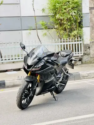 নতুন ইয়ামাহা আর১৫ ভি৩ ২০২০ কালো