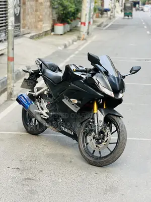 নতুন ইয়ামাহা আর১৫ ভি৩ ২০২০ কালো
