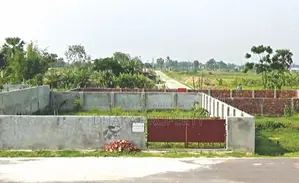 সেক্টর-১৮ এ ৩০০ ফুটের কাছে ৩ কাঠা পশ্চিমমুখী