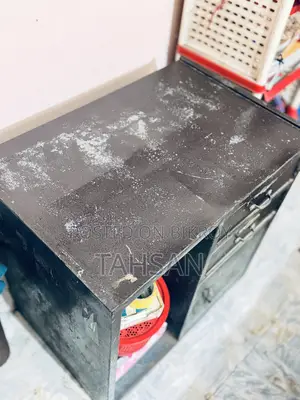বিক্রির জন্য ভারী স্টিলের ক্যাবিনেট/আলমারির