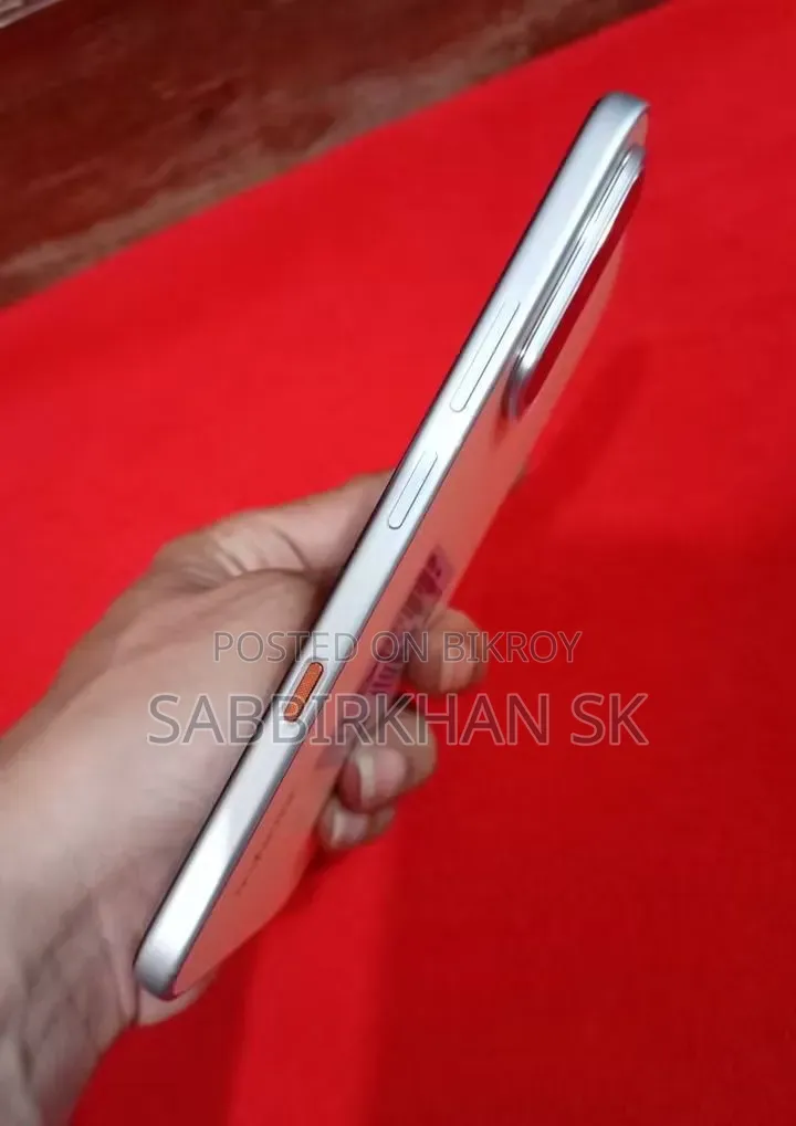 ইনফিনিক্স হট ৭০ ১২৮ জিবি অরেঞ্জ