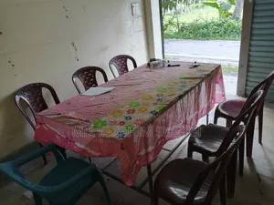 চেয়ার এবং টেবিল
