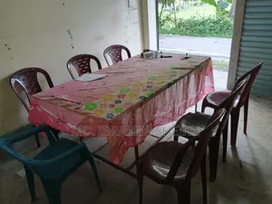 চেয়ার এবং টেবিল