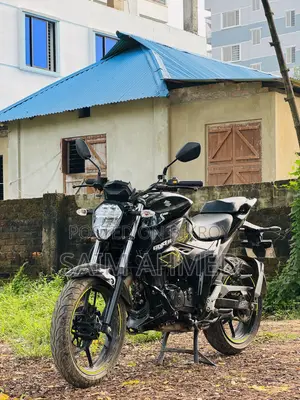 সুজুকি জিক্সার ২০২৫ কালো