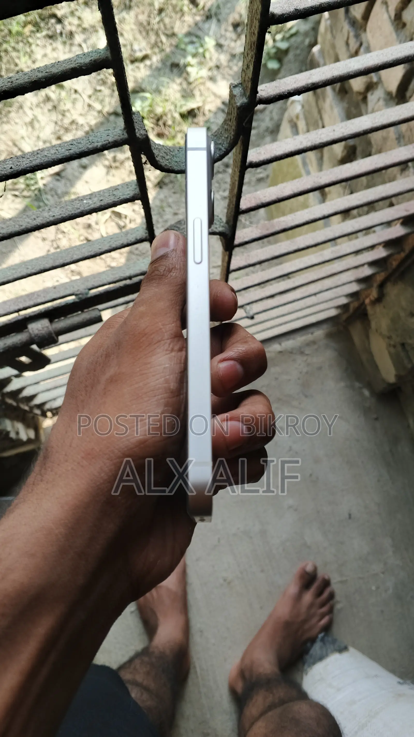 অ্যাপল আইফোন ১৩ ১২৮ জিবি হোয়াইট