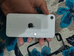 অ্যাপল আইফোন এসই (২০২০) ১২৮ জিবি সাদা