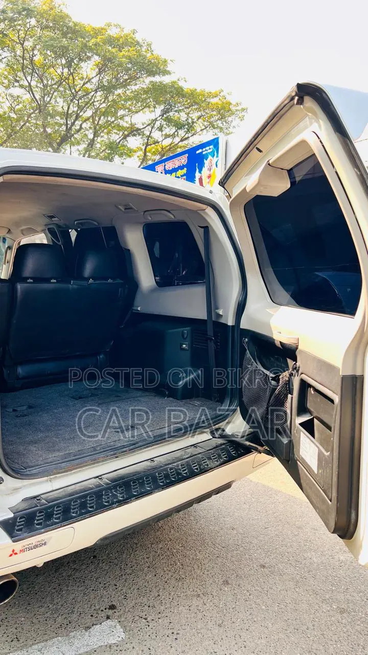 Mitsubishi Pajero 2005 Pearl