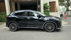 Honda Vezel 1.5 Hybrid 2WD 2016 Black