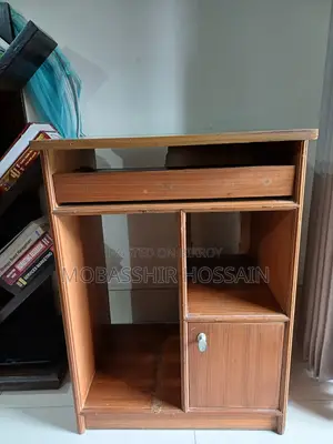 Compact Computer Table