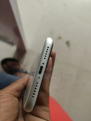 অ্যাপল আইফোন এক্সআর ১২৮ জিবি হোয়াইট