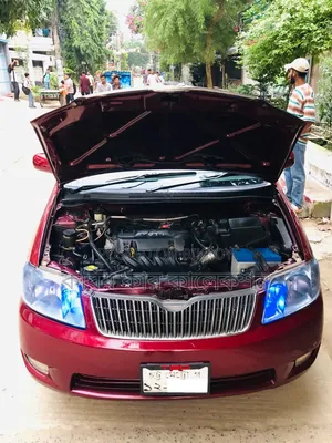 টয়োটা করোল্লা ২০০৫ লাল