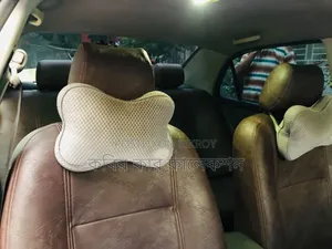টয়োটা করোল্লা ২০০৫ লাল
