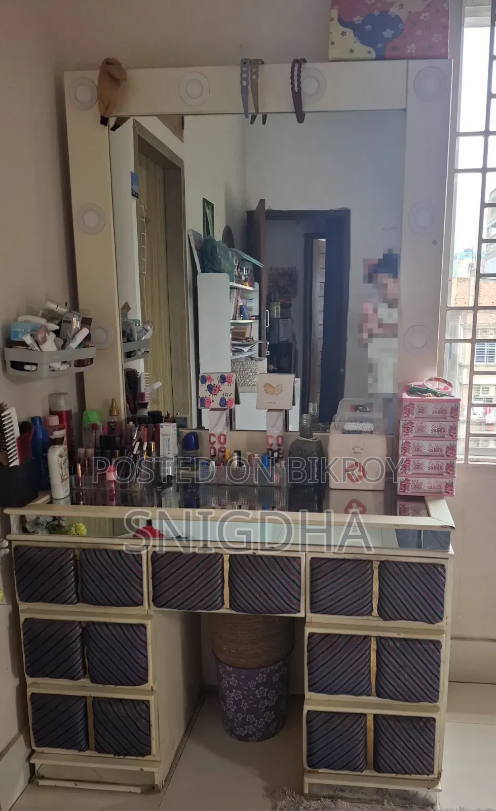 Vanity/Dresing Table