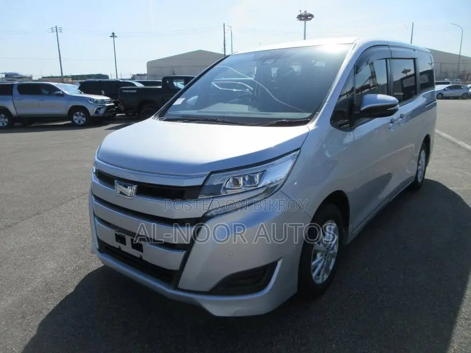 Toyota Noah 1.8 Front-Wheel Drive Hybrid 7-Seater 2021 Silver