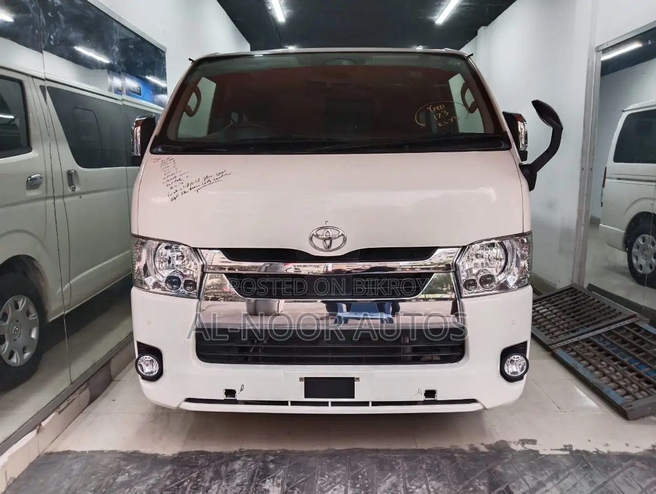 Toyota HiAce 2021 White