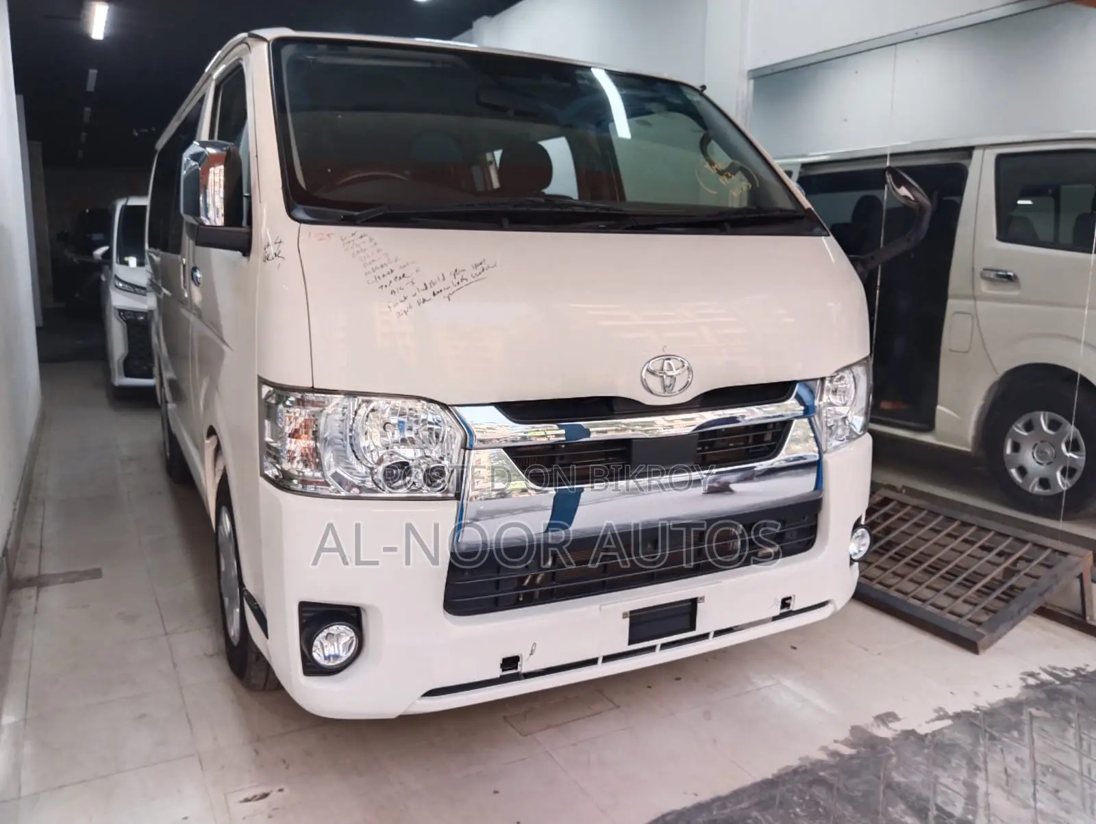 Toyota HiAce 2021 White