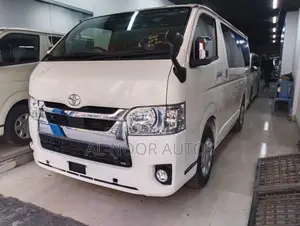 Toyota HiAce 2021 White