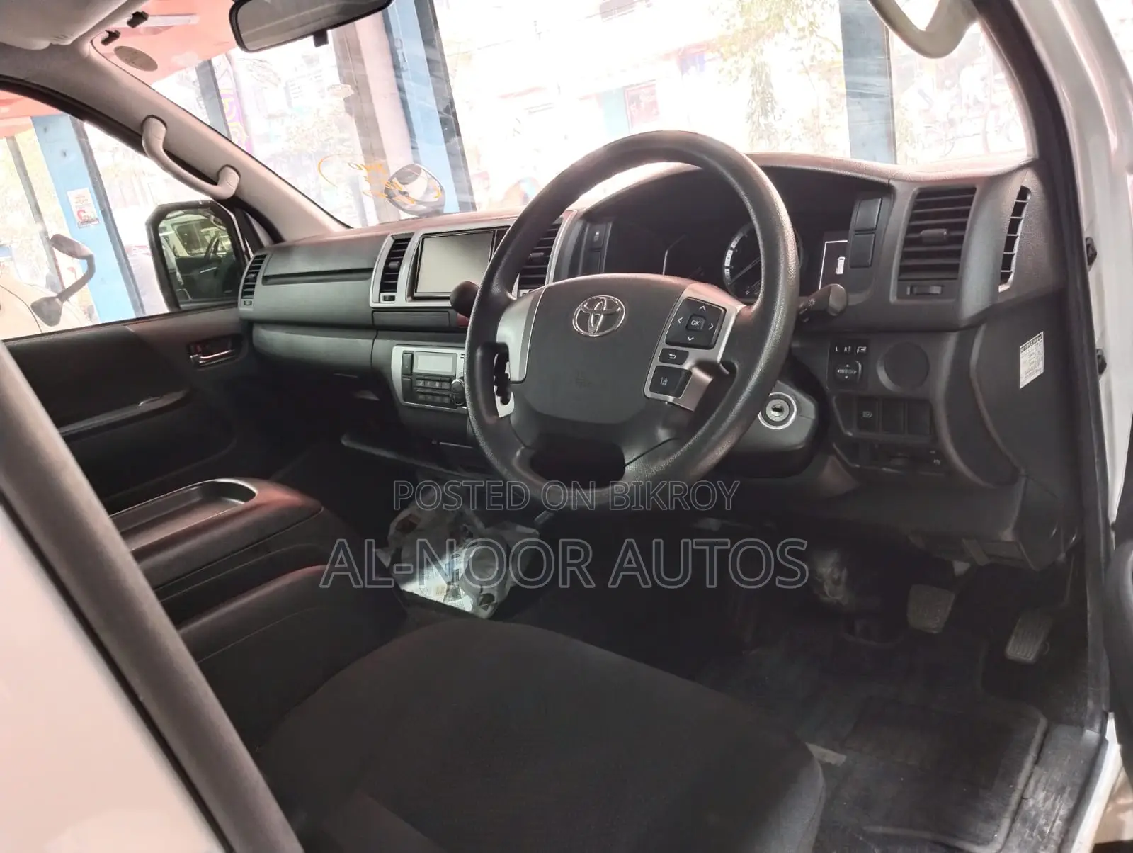 Toyota HiAce 2021 White